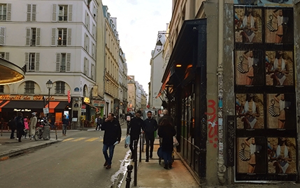 Affichage sauvage tout en fraîcheur pour la nouvelle collection Jérôme Dreyfuss