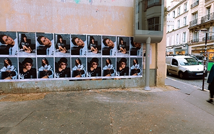 Kaia Gerber pose pour Jimmy Choo