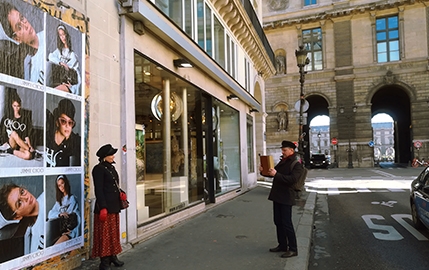 Kaia Gerber pose pour Jimmy Choo