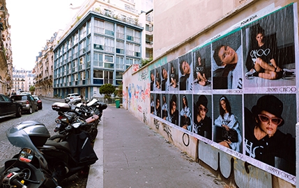Kaia Gerber pose pour Jimmy Choo