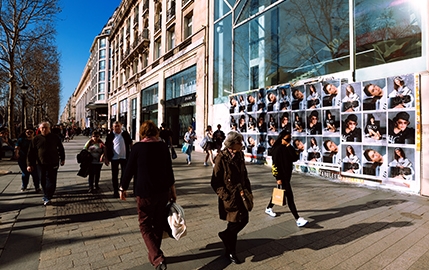 Kaia Gerber pose pour Jimmy Choo