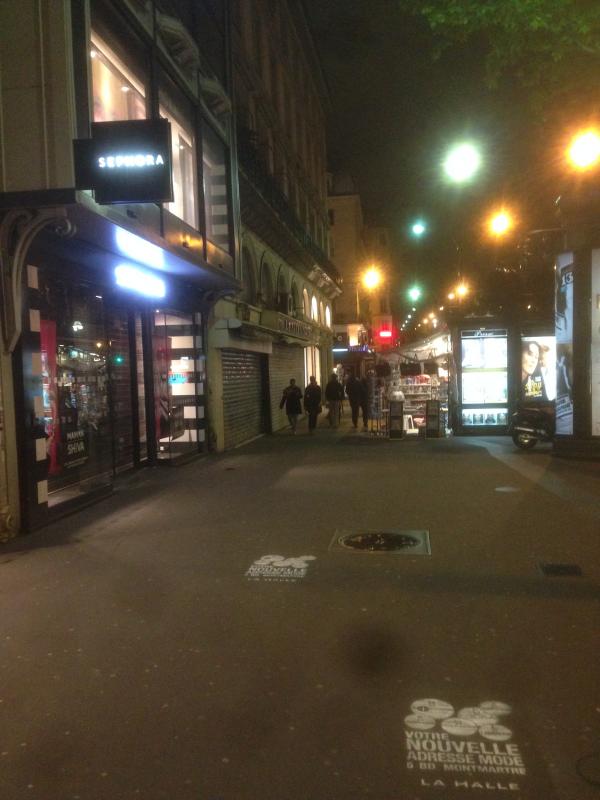 La Halle marque le bd Montmartre de son empreinte