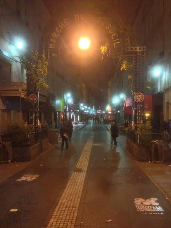 La Halle marque le bd Montmartre de son empreinte