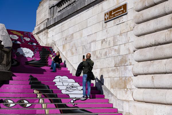 Chausser les plus grandes stars et habiller les plus beaux monuments