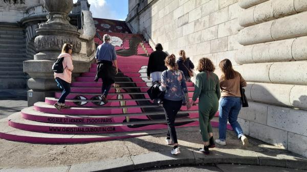 Chausser les plus grandes stars et habiller les plus beaux monuments