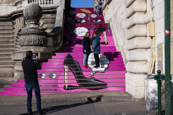 Chausser les plus grandes stars et habiller les plus beaux monuments