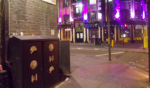 MM6 marque Londres et Paris de son sceau