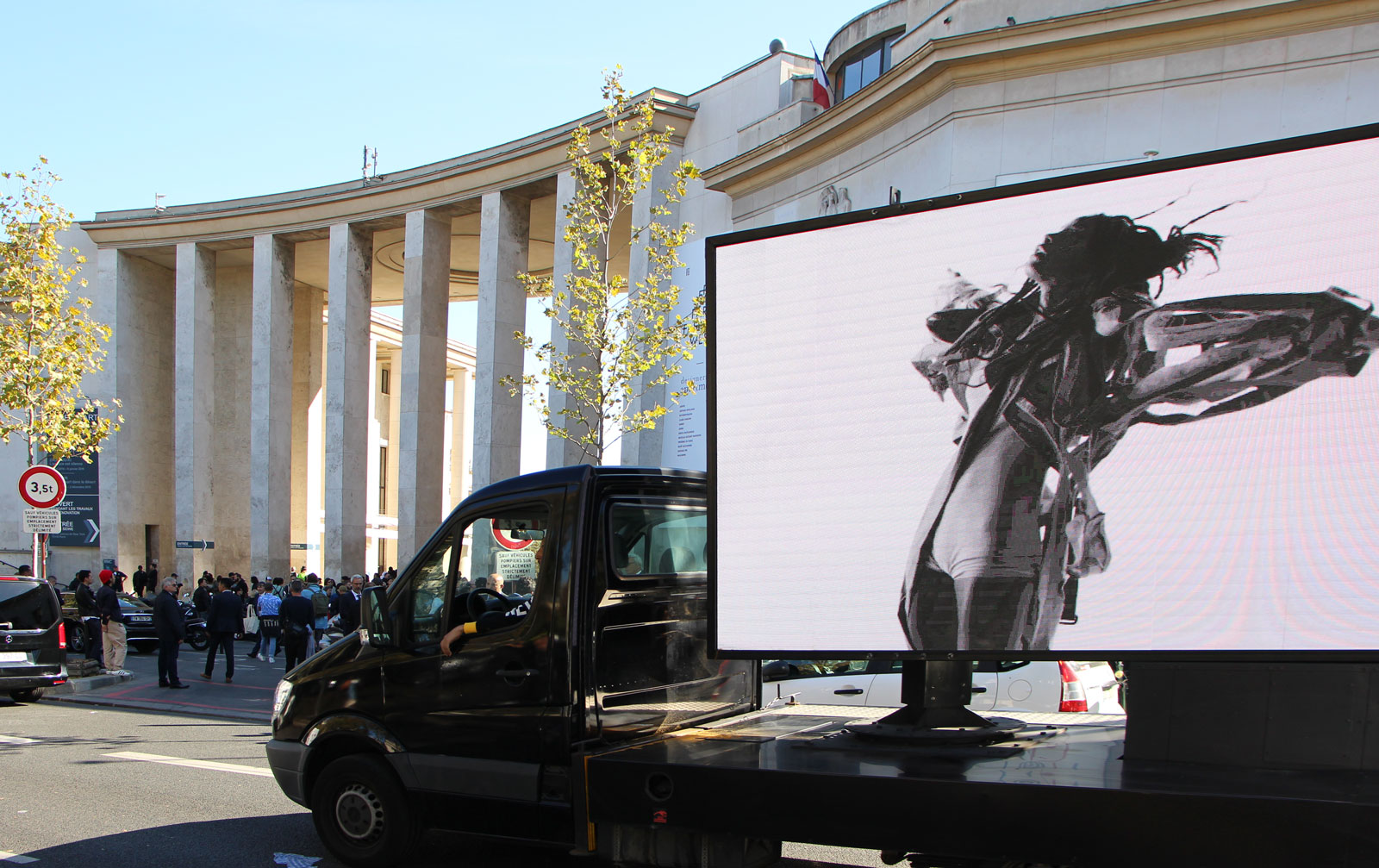 The rebellious campaign of this new Fashion Week