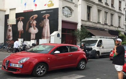 Jacquemus investi le Marais pour déclarer sa flamme à Marseille !!