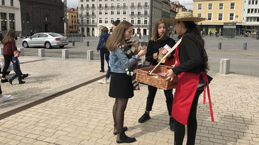 Des roller-girls Naturalia dans les rues de Clermont-Ferrand