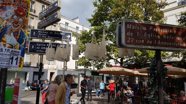 Naturalia invite les passants à sauter en l’air