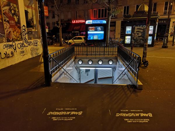 Clean Tag en guise de tapis rouge pour le film Banlieusards