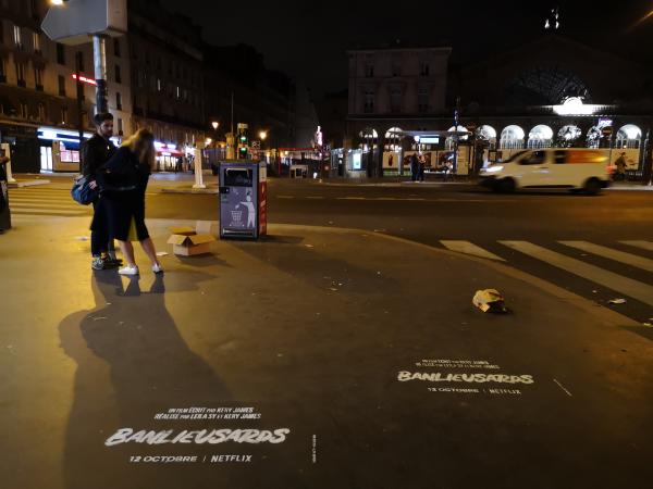 Clean Tag en guise de tapis rouge pour le film Banlieusards