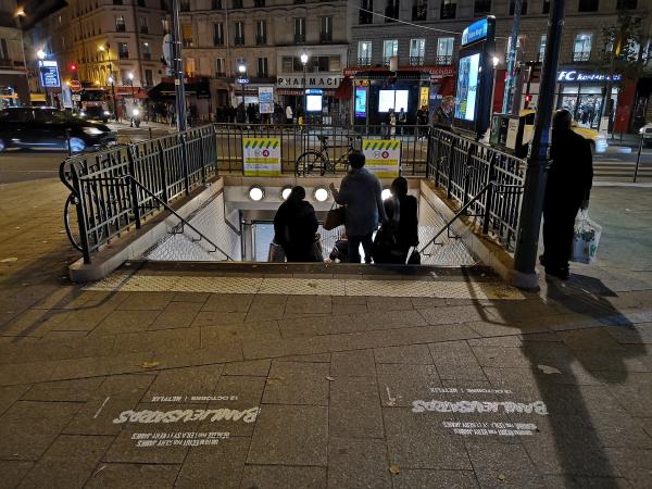 Clean Tag en guise de tapis rouge pour le film Banlieusards
