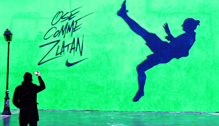 Une fresque Zlatanesque envahit la capitale avec Nike !