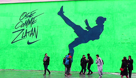 Une fresque Zlatanesque envahit la capitale avec Nike !