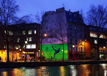 Une fresque Zlatanesque envahit la capitale avec Nike !