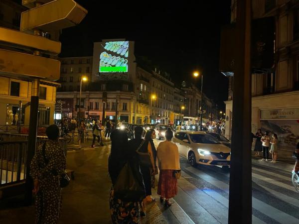 Nike illumine les rues parisiennes