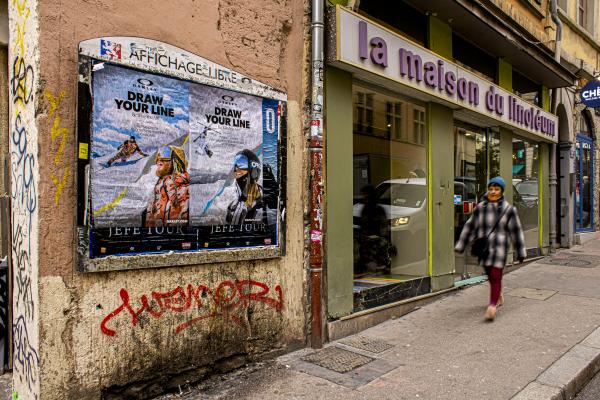 Oakley ramène les pistes de ski en ville