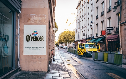 Oasis unveiled its new fruit-flavored drink with a green graffiti