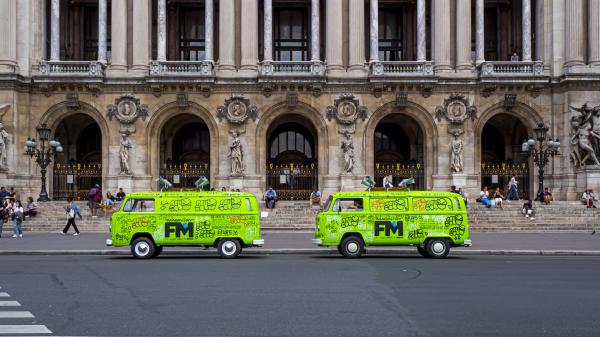 Off-White surfe sur les ondes