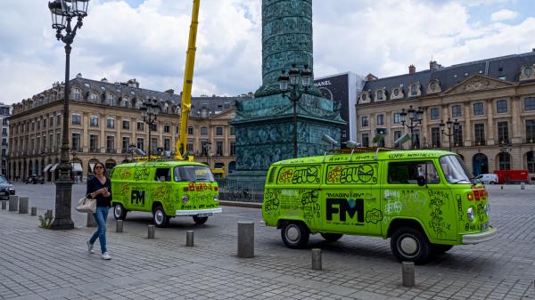 Off-White surfe sur les ondes