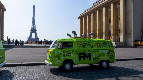 Off-White surfe sur les ondes