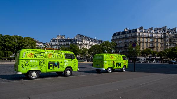 Off-White surfe sur les ondes