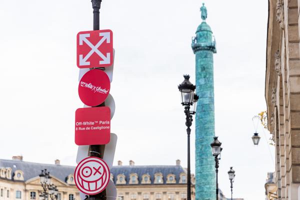 Un code de la route selon les codes d’Off-White x André