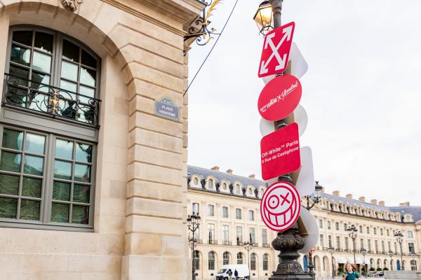 Un code de la route selon les codes d’Off-White x André