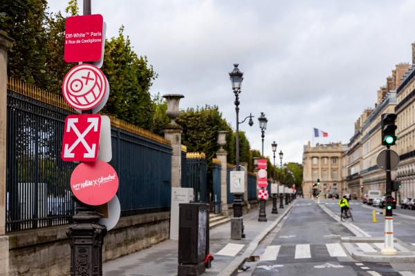 Un code de la route selon les codes d’Off-White x André