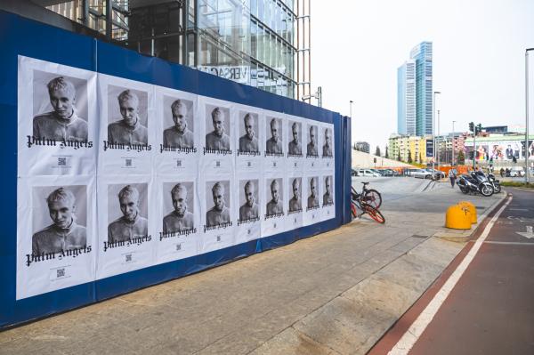 An invitation to Fashion Week