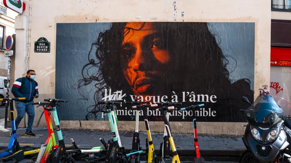 Hatik at the top of the wave