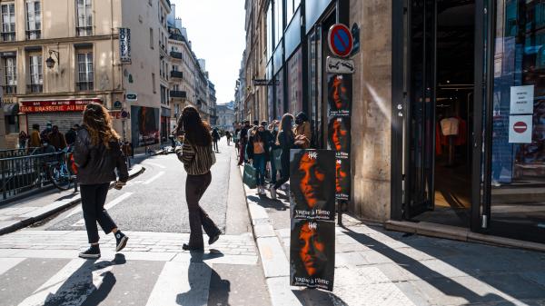 Hatik at the top of the wave