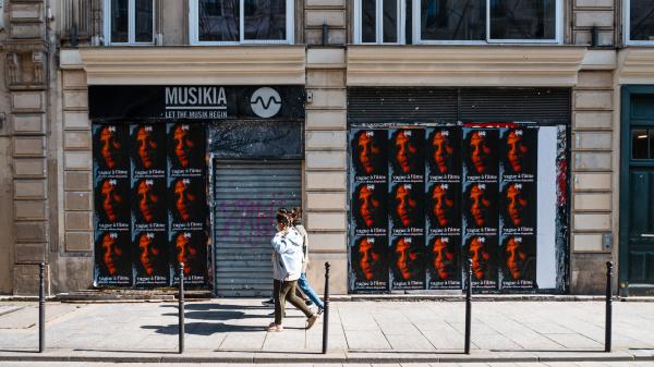 Hatik at the top of the wave