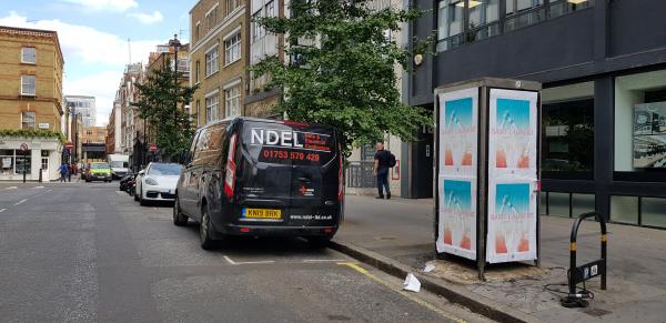 De la Seine à la Tamise : Changement de Rive pour Saint Laurent