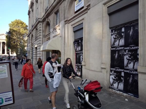 Retour à un visuel classique et percutant avec Saint Laurent