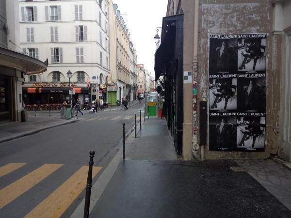 Retour à un visuel classique et percutant avec Saint Laurent