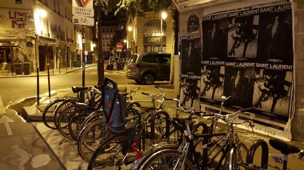 Retour à un visuel classique et percutant avec Saint Laurent