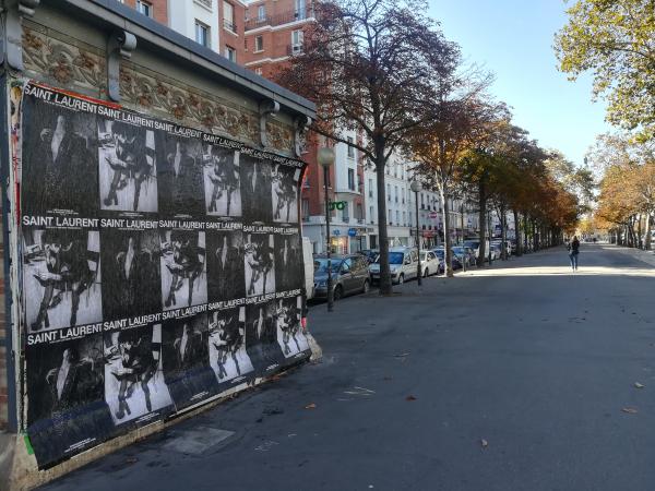 Retour à un visuel classique et percutant avec Saint Laurent