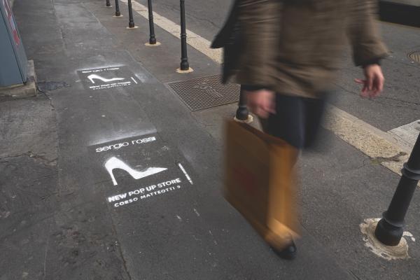 Sergio Rossi compose sur les routes milanaises