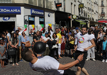 SFR célèbre le football à l'occasion de la Coupe du Monde 2014
