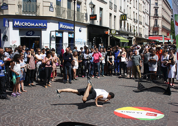 SFR célèbre le football à l'occasion de la Coupe du Monde 2014