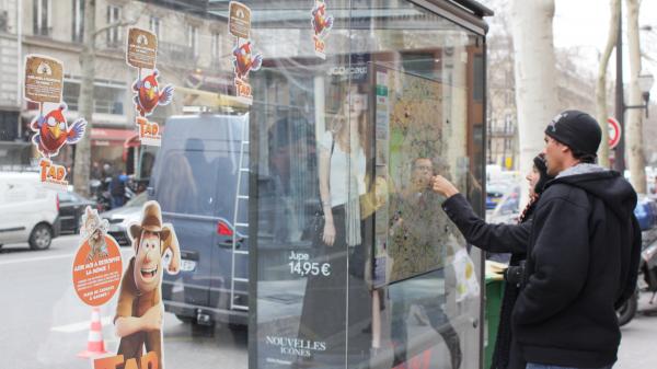 Tad l’explorateur investi les rues de Paris