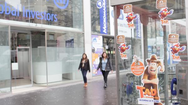 Tad l’explorateur investi les rues de Paris