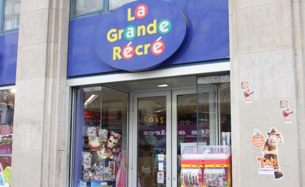 Tad l’explorateur investi les rues de Paris