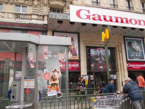 Tad l’explorateur investi les rues de Paris