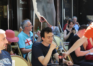 Attention requins à Paris