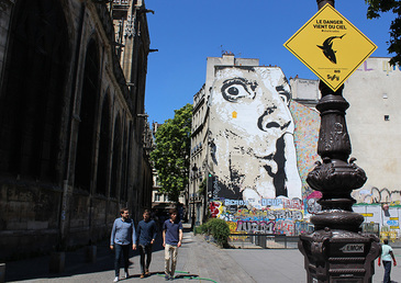 Attention requins à Paris