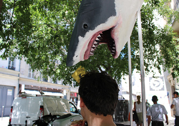 Attention requins à Paris